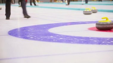 Curling oyunu. Kış olimpik spor