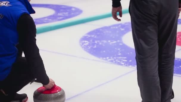 Jogo de curling. Inverno esporte olímpico — Vídeo de Stock