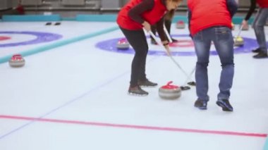 Curling oyunu. Kış olimpik spor