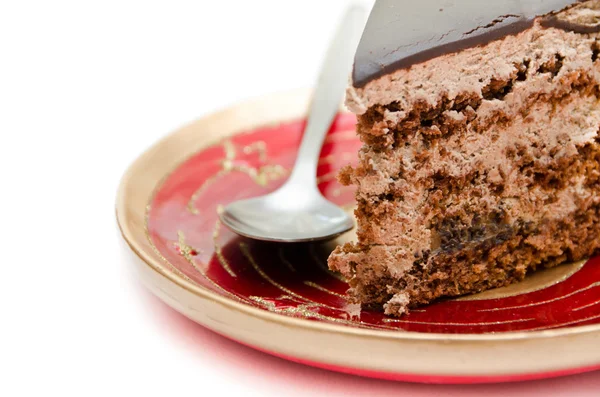 Stuk van een chocolade taart op een witte plaat — Stockfoto