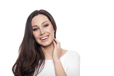 güzel genç mutlu gülümseyen kadın.