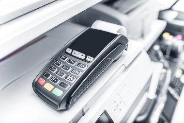 Banka terminal ve ödeme kartı.