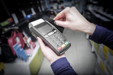 Pos terminal kartı swiping borç.