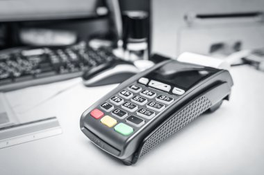 Banka terminal ve ödeme kartı.