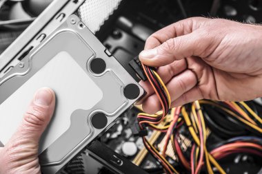 Sabit sürücüyü bağlayın.