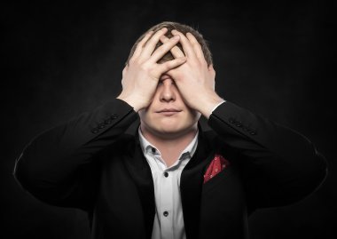 Bir baş ağrısı duygu ya da yoğun bir şekilde düşünme adam.