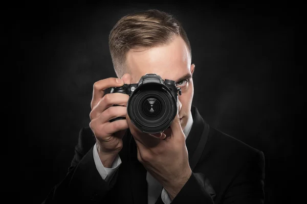 Fotografo con macchina fotografica . — Foto Stock