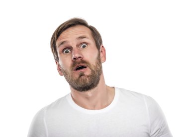 genç adam şaşırmış.