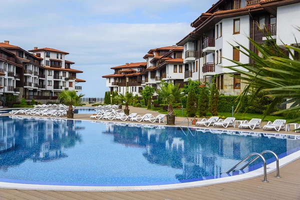 Açık resort havuz. — Stok fotoğraf