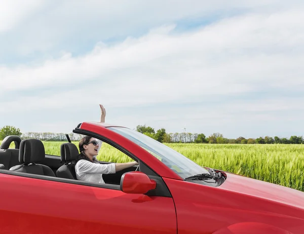 Frau im Auto. — Stockfoto