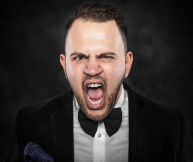 bağıran kızgın işadamı.