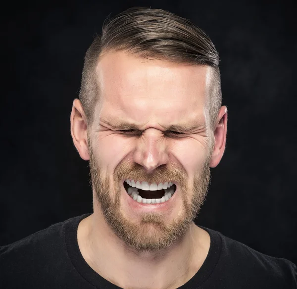 Hombre gritando enojado . — Foto de Stock