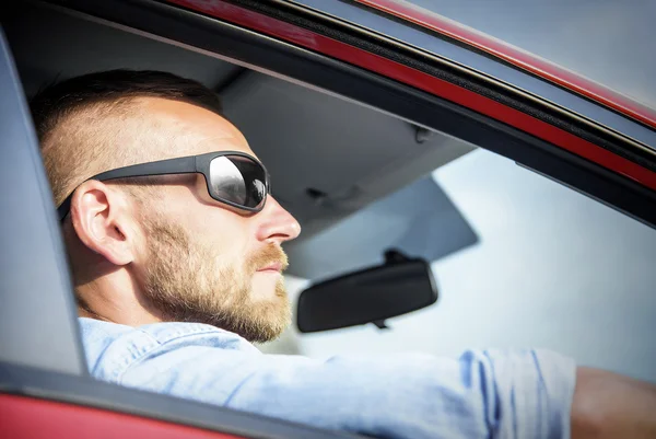 Homme en voiture . — Photo