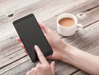 Telefon ile boş ekran kullanarak ele.