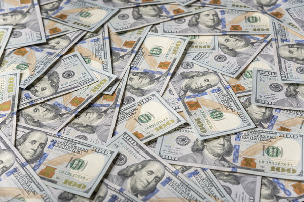 Сто долларов..