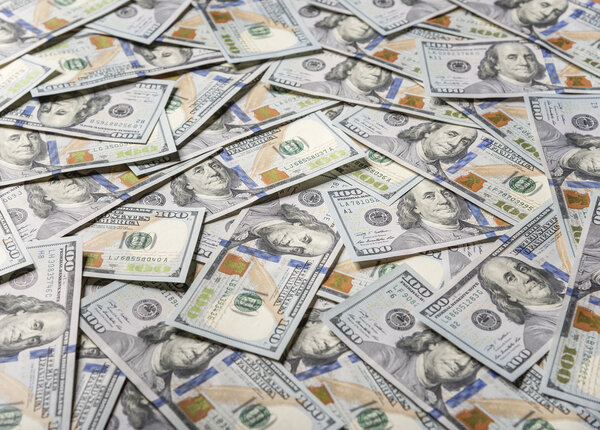 Сто долларов..