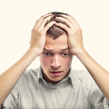 adam ellerini tutarak.