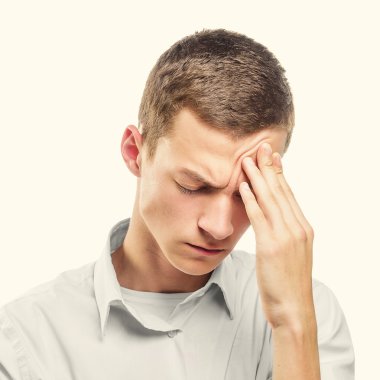 adam ellerini tutarak.