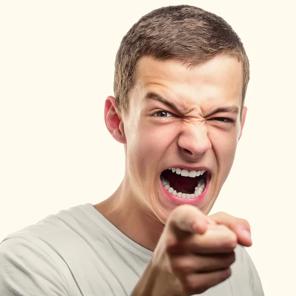 kızgın genç adam.