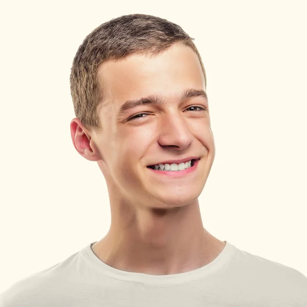 Joven sonriendo — Foto de Stock