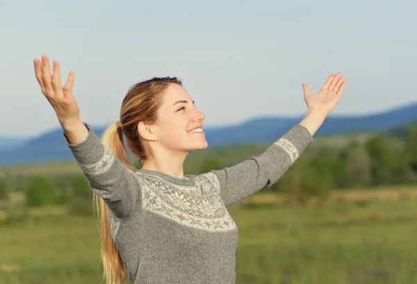 Traveler girl with raised up hands. — Stock Photo, Image