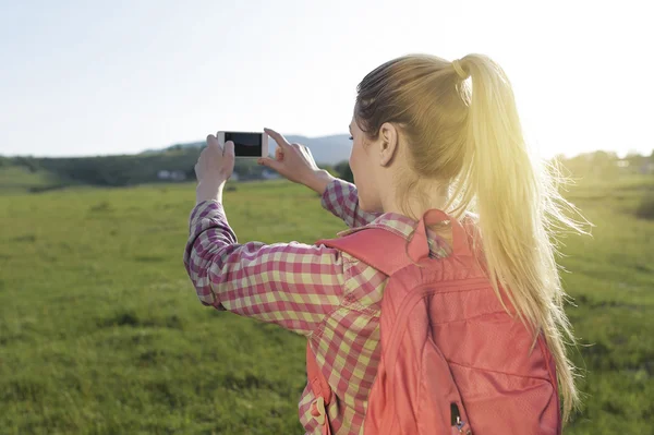 Hiking taking photo. — Stock Photo, Image