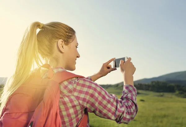 Hiking taking photo. — Stock Photo, Image