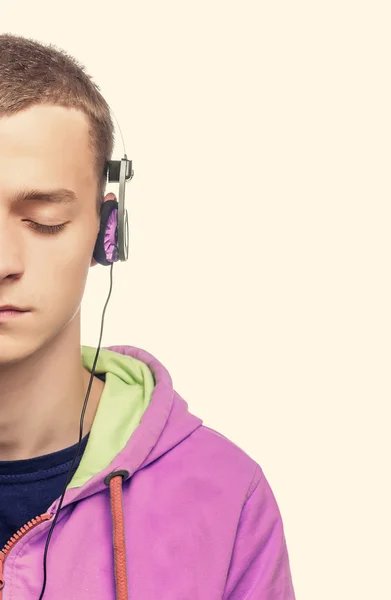 Hombre con auriculares — Foto de Stock