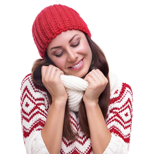 Красивая девушка в зимней одежде . — стоковое фото