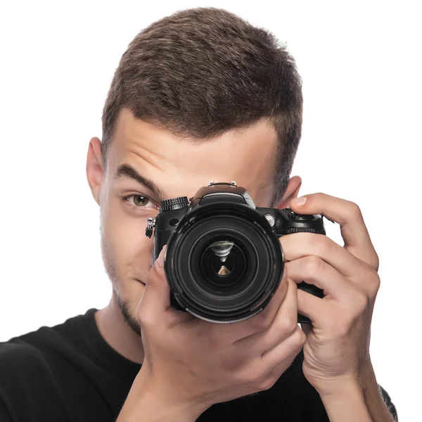 Pohledný mladý muž, držící fotoaparát Dslr. — Stock fotografie