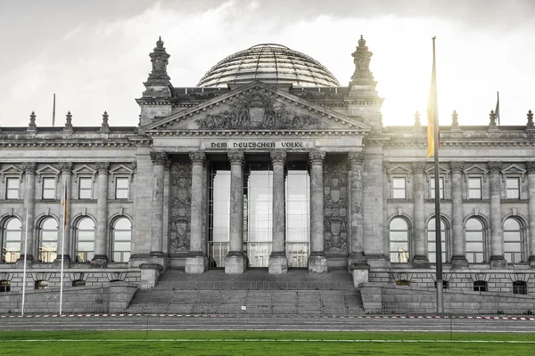 Berlin 'deki Reichstag binası. — Stok fotoğraf