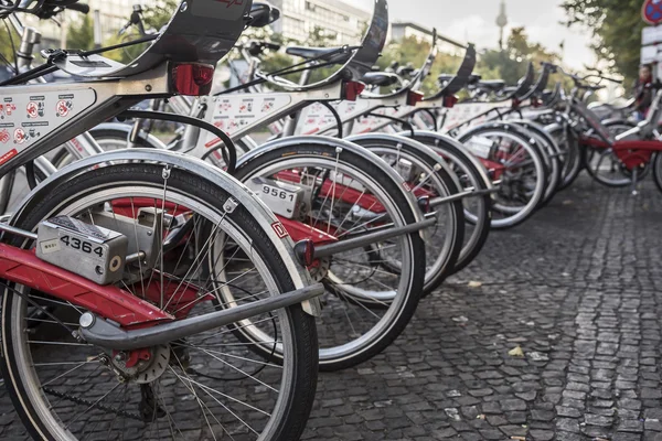 Fietsparking in Berlijn. — Stockfoto