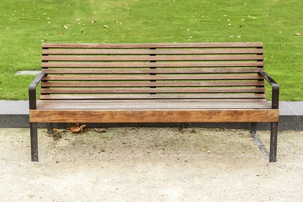 Banc dans la ville. — Photo