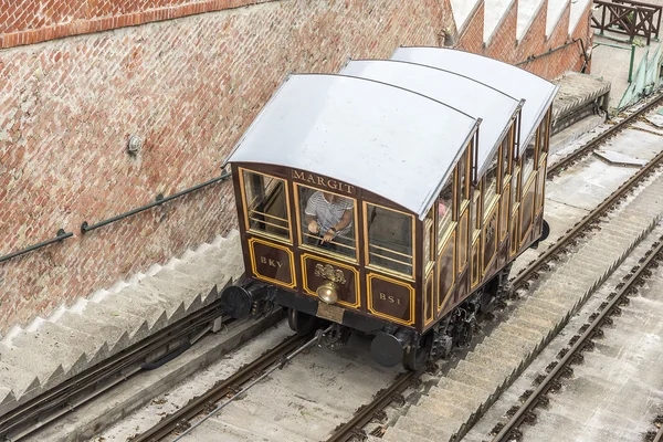 Cabinas modulares teleférico en Castle Hill en Budapest, Hungría . — Foto de Stock