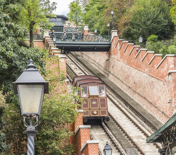 Cabinas modulares teleférico en Castle Hill en Budapest, Hungría . — Foto de Stock