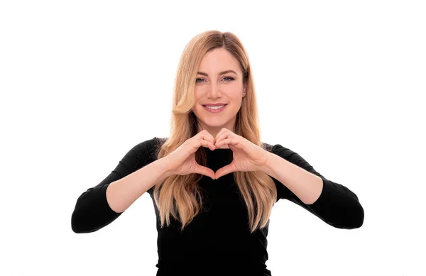 La mujer muestra el signo del corazón con las manos. Sobre fondo blanco. — Foto de Stock