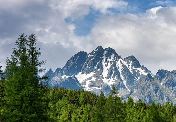 Landskap i den slovakiska Tatrabergen. — Stockfoto