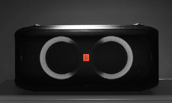 JBL Partybox 310 - neuer tragbarer Lautsprecher von JBL — Stockfoto