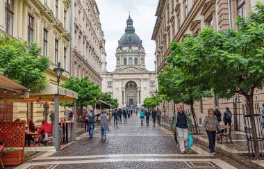 St. Stephens Bazilikası Macaristan 'ın Budapeşte kentinde bulunan bir Roma Katolik kilisesidir..