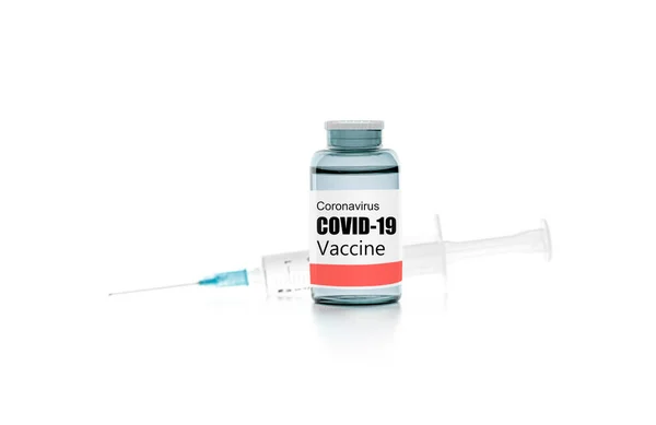 Вакцина Covid-19 з шприцом ізольована на білому тлі . — стокове фото