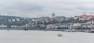 Budapeşte 'de Tuna Nehri Yağmurlu bir sonbahar gününde.