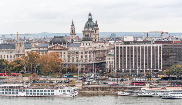 View of the city of Budapest from above in autumn, in Budapest, Hungary. — Stock Photo, Image