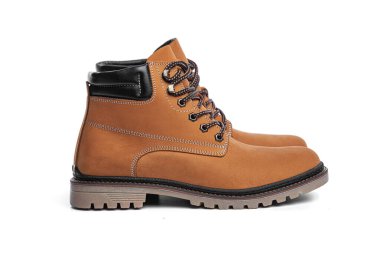 Sarı çizmeler beyaz arkaplanda izole edildi