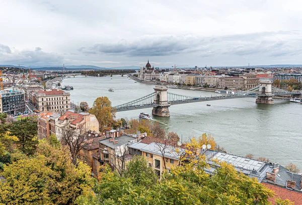 Vue de la ville de Budapest d'en haut en automne, à Budapest, Hongrie. — Photo