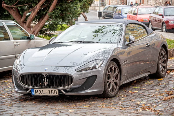 Maserati Granturismo Aparcado en las calles de Budapest. — Foto de Stock