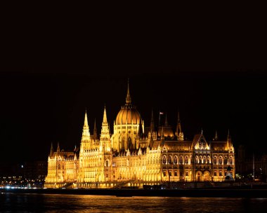 Macaristan, Budapeşte 'de gece yarısı parlamento binası