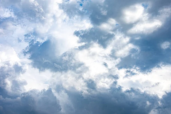 Dramatischer bewölkter Himmel als abstrakter Hintergrund — Stockfoto