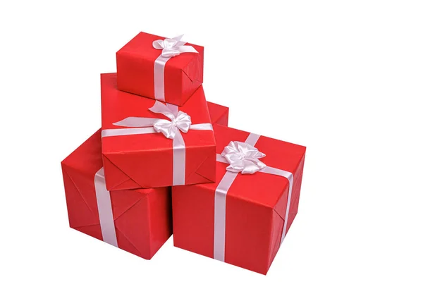 सफेद पृष्ठभूमि पर अलग उपहार के साथ लाल बक्से . — स्टॉक फ़ोटो, इमेज