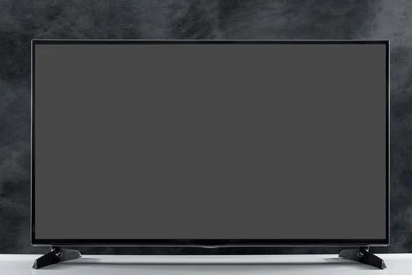 Computer monitor of TV op een donkere achtergrond. — Stockfoto