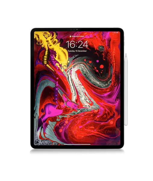 Neues iPad Pro 12,9 Zoll und Apple Pencil von Apple auf weißem Hintergrund, Studioaufnahme in Uzhgorod, Ukraine. — Stockfoto